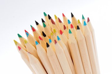 birçok farklı renkle aynı kalemler