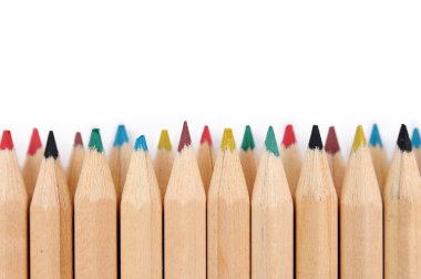 birçok farklı renkle aynı kalemler