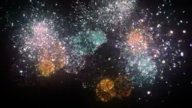 Dijital olarak havai fişek arka planı oluşturuldu. Parlak havai fişek gösterisi. Yeni yıl arifesi havai fişek kutlaması. Uzun zamandır gökyüzünde gerçek renkli havai fişek festivali var..