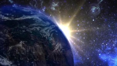 Uzaydan gelen dünya gezegeni. Dünya gezegeni dönen animasyon. Astronot bakış açısından gerçekçi bir dünya. Dünya üzerinde uçmak. Güzel gündoğumu dünya silüeti.