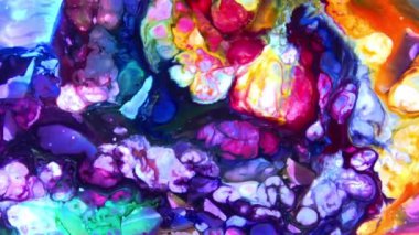 Renkli soyut psikedelik sıvı sıvı ışık gösterisi, su ve yağda mürekkep boya desenleri. Su yüzeyi akış arkaplanı, sıvı metaller kimyasal yağ materyalleri, parlak ipek saten doku arka plan.