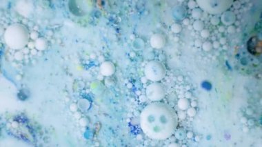 Renkli soyut psikedelik sıvı sıvı ışık gösterisi, su ve yağda mürekkep boya desenleri. Su yüzeyi akış arkaplanı, sıvı metaller kimyasal yağ materyalleri, parlak ipek saten doku arka plan.