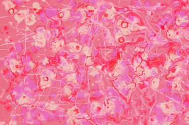 Modern duvar boyası tasarımı. Soyut çok renkli ıslak beton arka plan. Serbest stil ve el yapımı model arkaplanı. Boya istasyonunun duvar boyası. Resim yaptıktan sonra arta kalan boyalar. Sıvı mermer resim