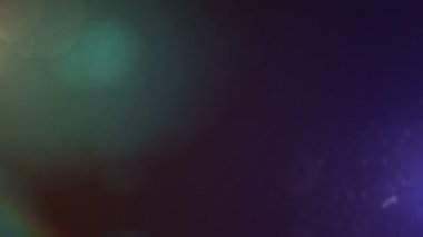 Sinematik görüntüler için Amorfik Gerçekçi ve Organik Kamera Işık Sızıntıları ve Geçişler. Optik mercek patlaması, Işık sızıntısı, Stüdyo alevi, yanıp sönen ışıklar, doğal lamba ışığı efekti.