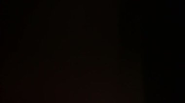 Sinematik görüntüler için Amorfik Gerçekçi ve Organik Kamera Işık Sızıntıları ve Geçişler. Optik mercek patlaması, Işık sızıntısı, Stüdyo alevi, yanıp sönen ışıklar, doğal lamba ışığı efekti.