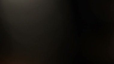 Sinematik görüntüler için Amorfik Gerçekçi ve Organik Kamera Işık Sızıntıları ve Geçişler. Optik mercek patlaması, Işık sızıntısı, Stüdyo alevi, yanıp sönen ışıklar, doğal lamba ışığı efekti.