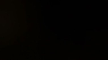 Sinematik görüntüler için Amorfik Gerçekçi ve Organik Kamera Işık Sızıntıları ve Geçişler. Optik mercek patlaması, Işık sızıntısı, Stüdyo alevi, yanıp sönen ışıklar, doğal lamba ışığı efekti.