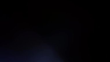 Sinematik görüntüler için Amorfik Gerçekçi ve Organik Kamera Işık Sızıntıları ve Geçişler. Optik mercek patlaması, Işık sızıntısı, Stüdyo alevi, yanıp sönen ışıklar, doğal lamba ışığı efekti.