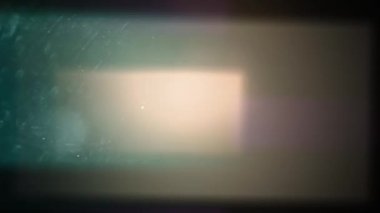 Sinematik görüntüler için Amorfik Gerçekçi ve Organik Kamera Işık Sızıntıları ve Geçişler. Optik mercek patlaması, Işık sızıntısı, Stüdyo alevi, yanıp sönen ışıklar, doğal lamba ışığı efekti.