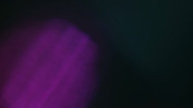 Sinematik görüntüler için Amorfik Gerçekçi ve Organik Kamera Işık Sızıntıları ve Geçişler. Optik mercek patlaması, Işık sızıntısı, Stüdyo alevi, yanıp sönen ışıklar, doğal lamba ışığı efekti.