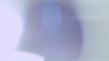 Sinematik görüntüler için Amorfik Gerçekçi ve Organik Kamera Işık Sızıntıları ve Geçişler. Optik mercek patlaması, Işık sızıntısı, Stüdyo alevi, yanıp sönen ışıklar, doğal lamba ışığı efekti.