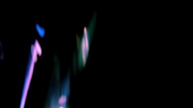 Sinematik görüntüler için Amorfik Gerçekçi ve Organik Kamera Işık Sızıntıları ve Geçişler. Optik mercek patlaması, Işık sızıntısı, Stüdyo alevi, yanıp sönen ışıklar, doğal lamba ışığı efekti.