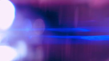 Sinematik görüntüler için Amorfik Gerçekçi ve Organik Kamera Işık Sızıntıları ve Geçişler. Optik mercek patlaması, Işık sızıntısı, Stüdyo alevi, yanıp sönen ışıklar, doğal lamba ışığı efekti.