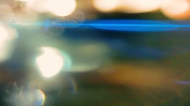 Sinematik görüntüler için Amorfik Gerçekçi ve Organik Kamera Işık Sızıntıları ve Geçişler. Optik mercek patlaması, Işık sızıntısı, Stüdyo alevi, yanıp sönen ışıklar, doğal lamba ışığı efekti.