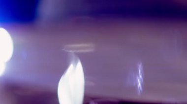 Sinematik görüntüler için Amorfik Gerçekçi ve Organik Kamera Işık Sızıntıları ve Geçişler. Optik mercek patlaması, Işık sızıntısı, Stüdyo alevi, yanıp sönen ışıklar, doğal lamba ışığı efekti.