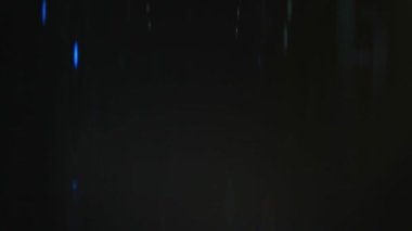 Sinematik görüntüler için Amorfik Gerçekçi ve Organik Kamera Işık Sızıntıları ve Geçişler. Optik mercek patlaması, Işık sızıntısı, Stüdyo alevi, yanıp sönen ışıklar, doğal lamba ışığı efekti.