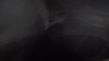 Sinematik görüntüler için Amorfik Gerçekçi ve Organik Kamera Işık Sızıntıları ve Geçişler. Optik mercek patlaması, Işık sızıntısı, Stüdyo alevi, yanıp sönen ışıklar, doğal lamba ışığı efekti.