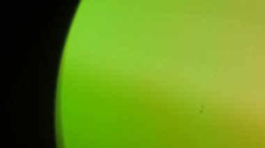 Amorfik Yeşil Gerçekçi ve organik kamera Işık Sızıntıları ve Sinema Görüntüleri Geçişi. Optik mercek patlaması, Işık sızıntısı, Stüdyo alevi, yanıp sönen ışıklar, doğal lamba ışığı efekti.