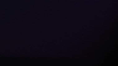 Amorfik mor gerçekçi ve organik kamera ışık sızıntıları ve sinematik görüntüler için geçişler. Optik mercek patlaması, Işık sızıntısı, Stüdyo alevi, yanıp sönen ışıklar, doğal lamba ışığı efekti.