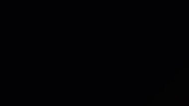 Amorfik sarı gerçekçi ve organik kamera ışık sızıntıları ve sinematik görüntüler için geçişler. Optik mercek patlaması, Işık sızıntısı, Stüdyo alevi, yanıp sönen ışıklar, doğal lamba ışığı efekti.