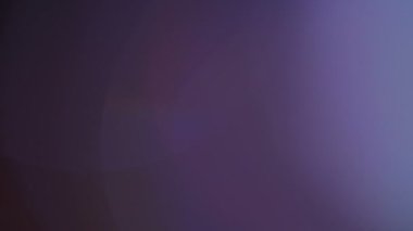 Sinematik görüntüler için Amorfik Gerçekçi ve Organik Kamera Işık Sızıntıları ve Geçişler. Optik mercek patlaması, Işık sızıntısı, Stüdyo alevi, yanıp sönen ışıklar, doğal lamba ışığı efekti.