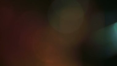 Sinematik görüntüler için Amorfik Gerçekçi ve Organik Kamera Işık Sızıntıları ve Geçişler. Optik mercek patlaması, Işık sızıntısı, Stüdyo alevi, yanıp sönen ışıklar, doğal lamba ışığı efekti.