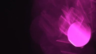Sinematik görüntüler için morumsu gerçekçi ve organik kamera Işık Sızıntıları ve Geçişler. Optik mercek patlaması, Işık sızıntısı, Stüdyo alevi, yanıp sönen ışıklar, doğal lamba ışığı efekti.