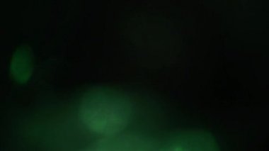 Amorfik Yeşil Gerçekçi ve organik kamera Işık Sızıntıları ve Sinema Görüntüleri Geçişi. Optik mercek patlaması, Işık sızıntısı, Stüdyo alevi, yanıp sönen ışıklar, doğal lamba ışığı efekti.