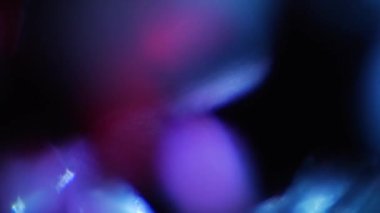 Amorfik mavi gerçekçi ve organik kamera ışık sızıntıları ve sinematik görüntüler için geçişler. Optik mercek patlaması, Işık sızıntısı, Stüdyo alevi, yanıp sönen ışıklar, doğal lamba ışığı efekti.