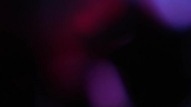 Amorfik mavi gerçekçi ve organik kamera ışık sızıntıları ve sinematik görüntüler için geçişler. Optik mercek patlaması, Işık sızıntısı, Stüdyo alevi, yanıp sönen ışıklar, doğal lamba ışığı efekti.