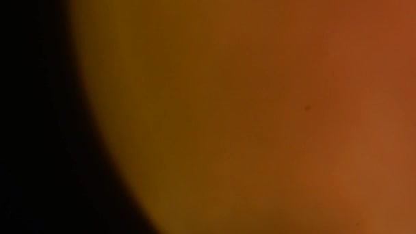 非形式化的黄色写实主义和有机相机的光泄漏和电影镜头的转换 光学透镜照明弹 发光灯 演播室照明灯 闪光灯 自然照明灯的效果 — 图库视频影像