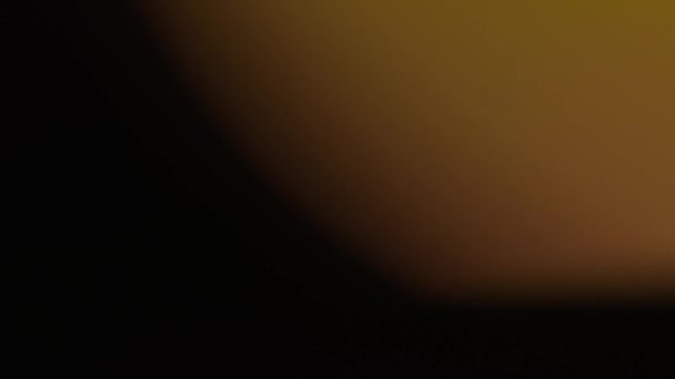 非現実的で有機的な黄色のカメラ映画の映像のための光漏れと遷移 光学レンズフレア 光漏れ スタジオフレア フラッシュライト 自然光ランプ光線効果 — ストック動画