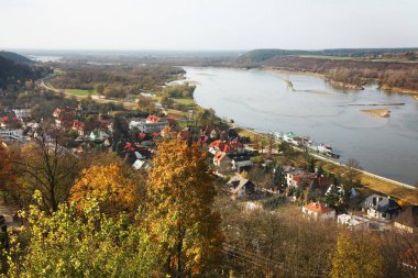 Kazimierz Dolny 'nin panoramik görüntüsü. Polonya