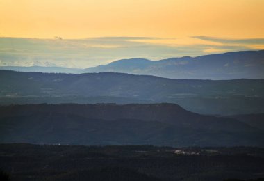 Barcelona yakınlarındaki Montserrat dağının manzarası. İspanya