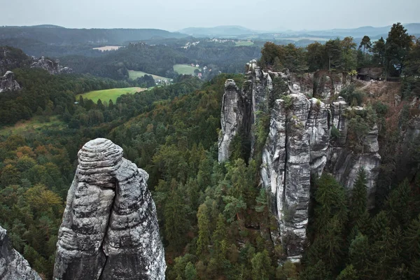 ラテン村近くのエルベ砂岩の山々でバステイ スイス国立公園 ドイツ — ストック写真