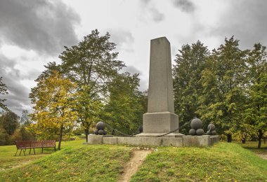 Annenkrone 'da Vyborg' un ele geçirilmesi sırasında ölen Rus askerlerinin anıtı. Annenskie tahkimatları. Vyborg kasabası. Rusya