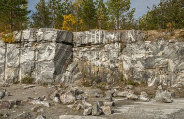 Ruskeala Dağı 'ndaki İtalyan taş ocağı. Karelia Cumhuriyeti. Rusya