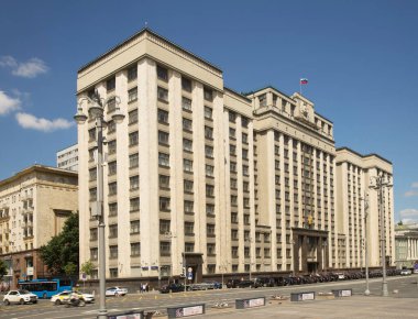 Moskova 'daki Okhotny Ryad caddesinde Devlet Duma Binası (Çalışma ve Savunma Konseyi ve Devlet Planlama Komisyonu' nun eski binası). Rusya