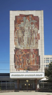 Saratov 'daki Theatre Square' de Saratov bölgesi hükümeti kuruluyor. Rusya