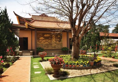 Dalat yakınlarındaki Thien Vien Truc Lam manastırı. Vietnam