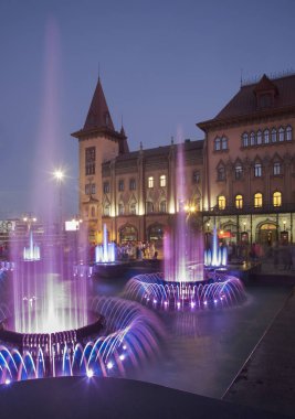 Saratov 'da devlet müzik konservatuarı ve çeşme melodisi. Rusya