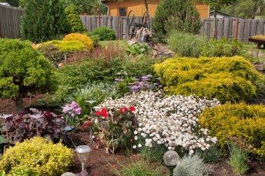 Vilkaviskis kasabası yakınlarında bir bahçe. Litvanya