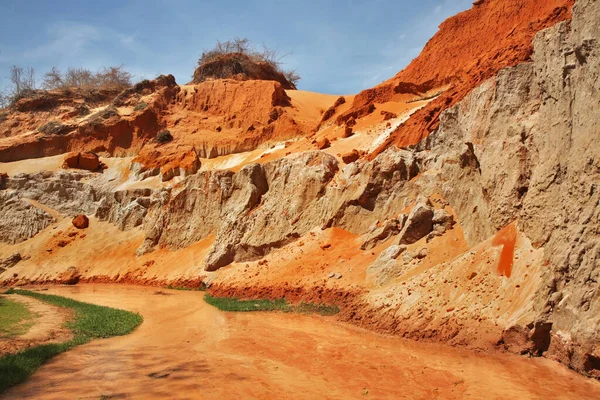 Peri Deresi - Phan Thiet ve Mui Ne arasındaki Kızıl Kanyon. Vietnam
