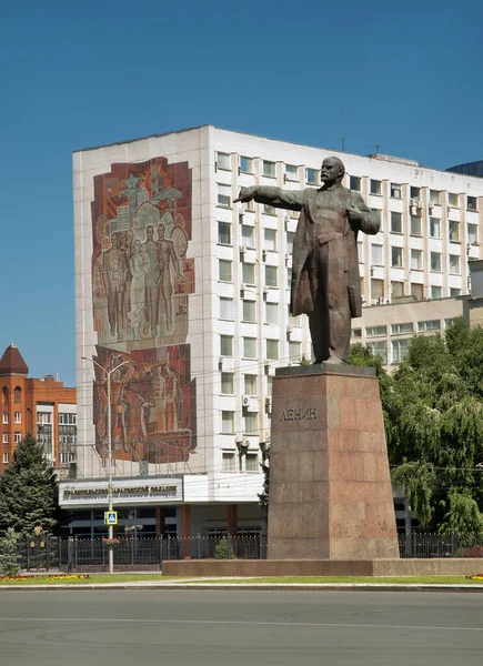 Pomnik Lenina Budowa Rządu Saratowa Placu Teatralnym Saratowie Rosja — Zdjęcie stockowe