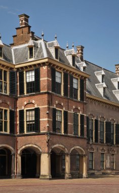 Lahey 'in tarihi bölgesinde eski bir ev (Den Haag). Güney Hollanda. Hollanda