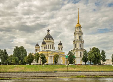 Rybinsk 'teki Dönüşüm Katedrali' nin görüntüsü. Rusya