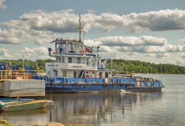Feribot Myshkin 'de Volga' dan geçiyor. Rusya