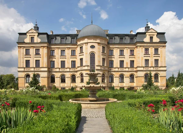 Бурштиновий Палац Palac Bursztynowy Влоцлавеку Польща — стокове фото