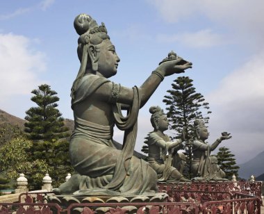 Po Lin Manastırı 'ndaki heykel. Lantau Adası. Hong Kong. Çin