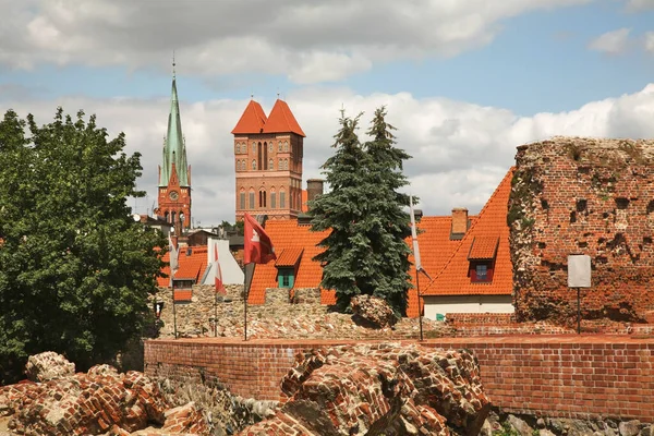 城の遺跡 ジェームズ使徒の教会 ジャクバ そして トルンの聖カトリーヌ教会 ポーランド — ストック写真